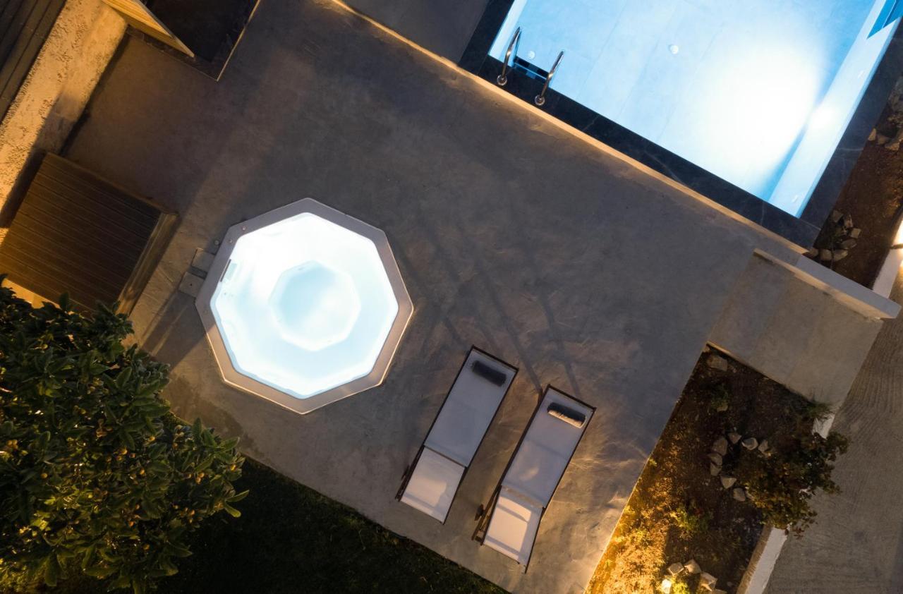הרסוניסוס Queen'S Gem Luxury Villa - Heated Jacuzzi & Pool מראה חיצוני תמונה