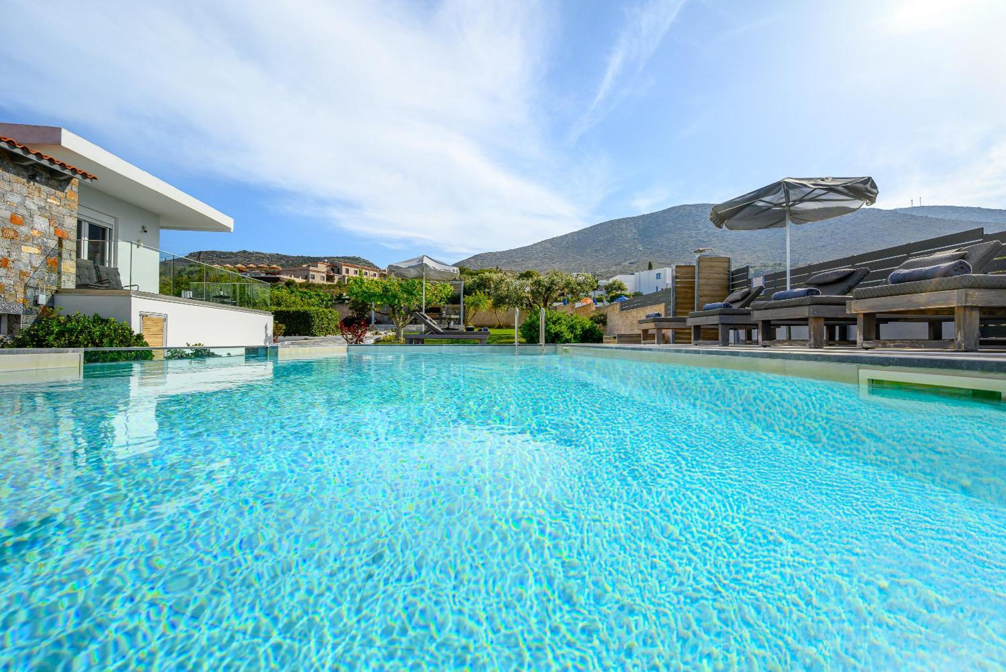 הרסוניסוס Queen'S Gem Luxury Villa - Heated Jacuzzi & Pool מראה חיצוני תמונה