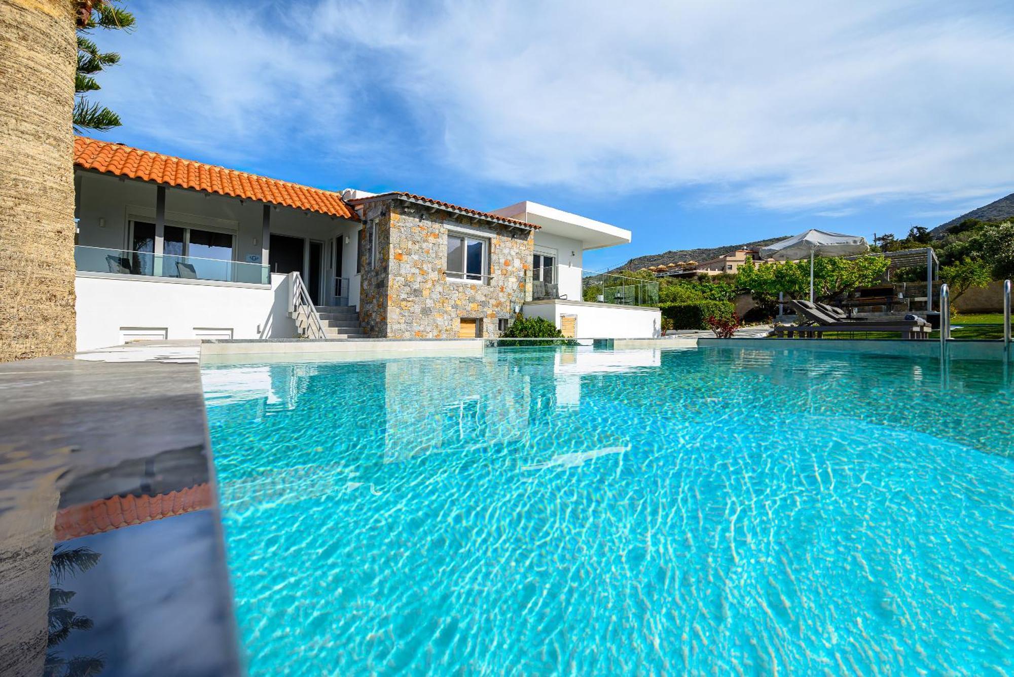 הרסוניסוס Queen'S Gem Luxury Villa - Heated Jacuzzi & Pool מראה חיצוני תמונה