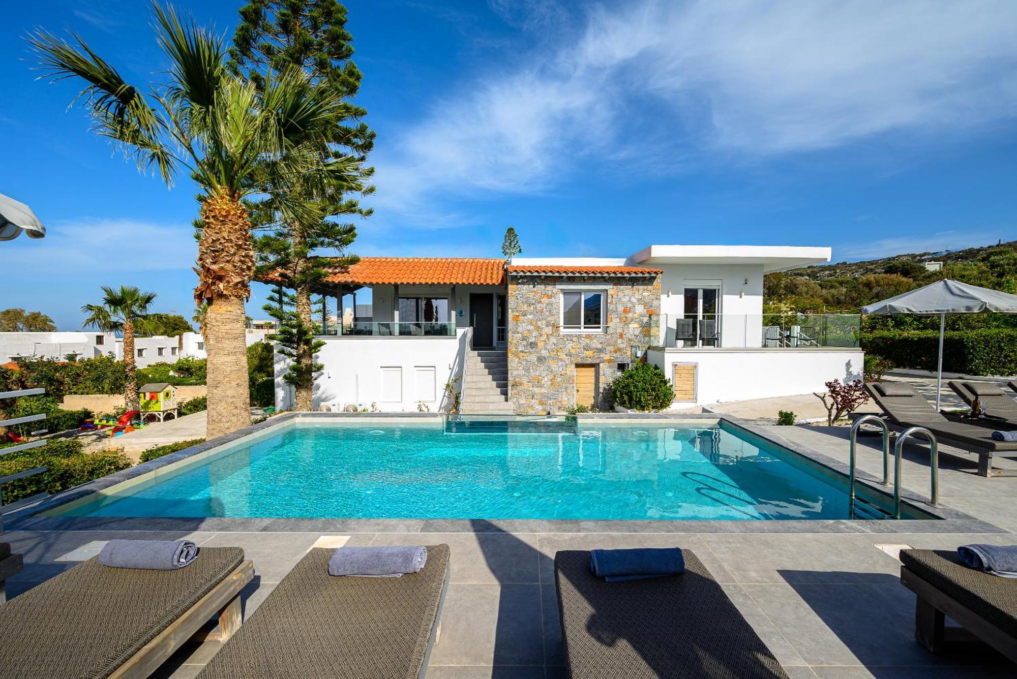 הרסוניסוס Queen'S Gem Luxury Villa - Heated Jacuzzi & Pool מראה חיצוני תמונה